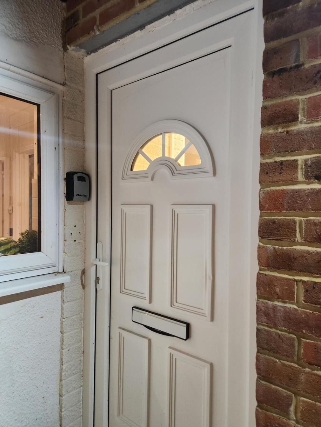 Ensuite Studio Flat Crawley-Gatwick Ifield Exterior foto